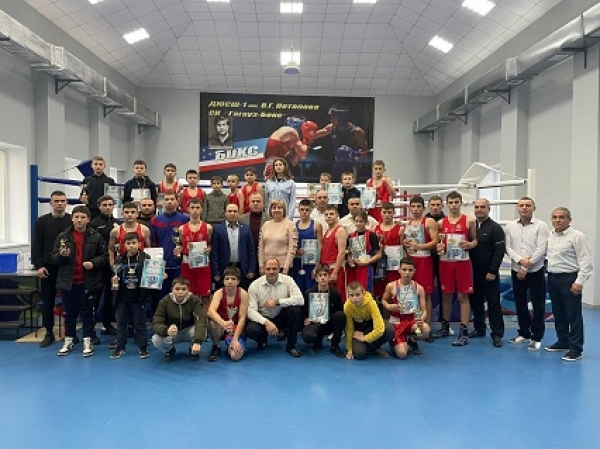 В Чадыр-Лунгской ДЮСШ № 1 состоялся XIV республиканский турнир по боксу, посвящённый памяти основателя школы В.Г.Потапова